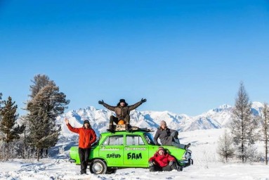 "Москвич-полярник" покоряет Чарские пески.