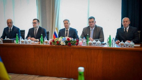 Предложение следует: РФ, США и Украина готовятся ко второму дню переговоров