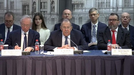 Лавров выступает на заседании посольского круглого стола. Главное