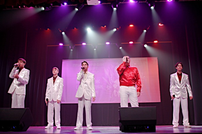 &laquo;Радуга чувств для мамы&raquo;: Праздник весны, таланта и милосердия в ГДК &laquo;Русь&raquo;