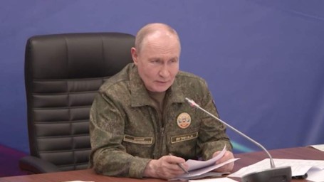 Путин провел совещание в пункте объединенной группировки войск. Главное