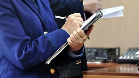 Прокуратура пресекла торговлю просроченным алкоголем в Тындинском округе