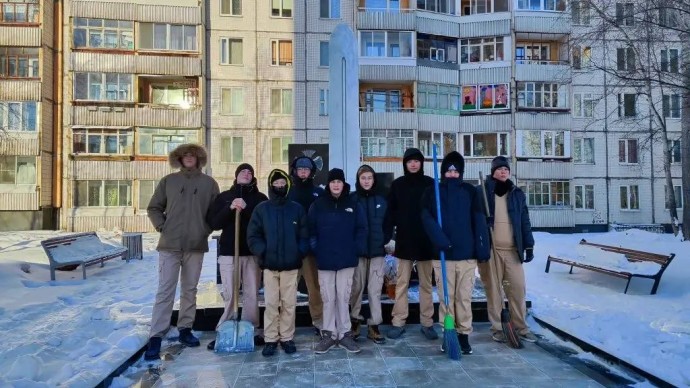 "Неделя добрых дел": Юнармейцы Гимназии №2 помнят героев. "Неделя добрых дел": Юнармейцы Гимназии №2 помнят героев.