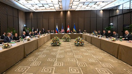 Затишье из-за бури: в Кремле подтвердили паузу в переговорах РФ, США и Украины