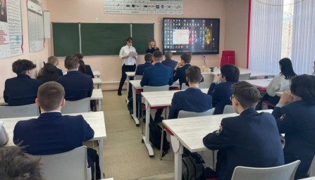 В Тынде транспортные полицейские провели цикл бесед для школьников о безопасности на железной дороге