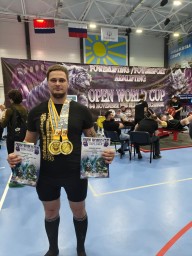 Триумф педагога ЦДТ Тынды на Кубке Мира по пауэрлифтингу!