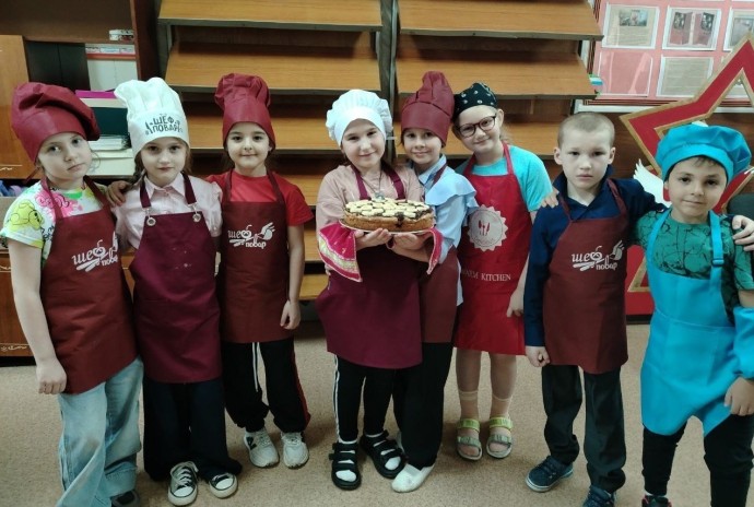 Ароматное утро в Моготе: "Молодые ножи" угощают свежей выпечкой