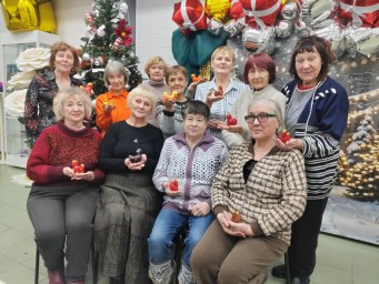 "Для души" зажигает творческие искры: пенсионеры Тынды встречают Новый год с огненной лошадью