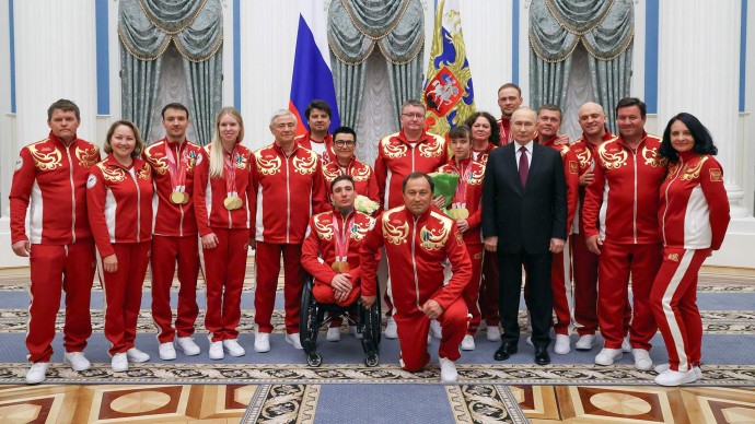 Триумфально и ярко: паралимпийцам вручили госнаграды за успех в Италии