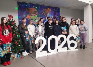 А у нас Новый год! Ёлка в гости зовет!&raquo;