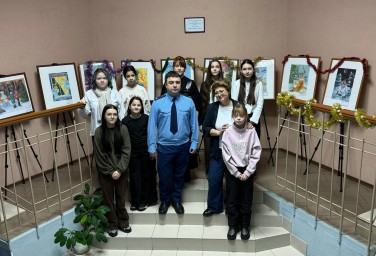"Палитра новогодних чудес": выставка в Тындинской прокуратуре