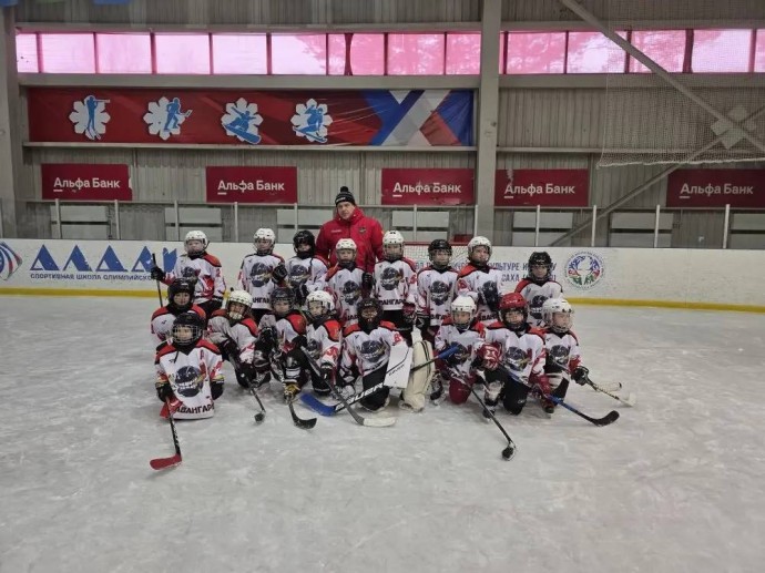 Хоккейный турнир в Нерюнгри: "Авангард" из Тынды показал достойный результат Хоккейный турнир в Нерюнгри: "Авангард" из Тынды показал достойный результат