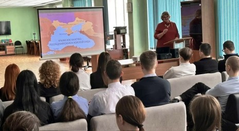 Библиотечные встречи: Отмечая воссоединение Крыма