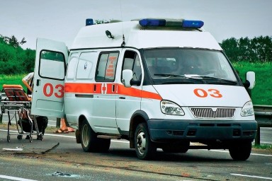 Удар на обочине: водитель из Приамурья пострадал на рабочем месте