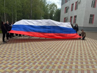 Триколор ко Дню России развернули в БАмИЖТ