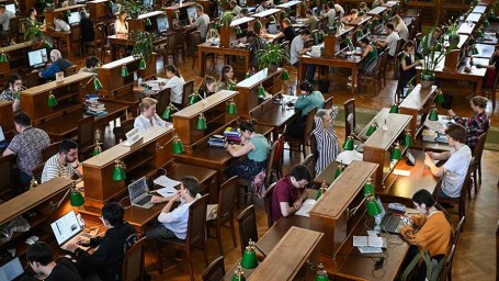 27 мая &mdash; День библиотекаря: история и традиции праздника хранителей книг, поздравления и открытки