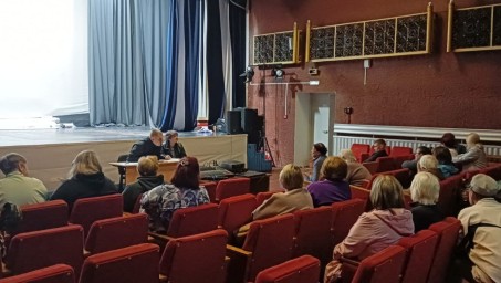 Встреча в Юктали: администрация и управляющая компания ответили на вопросы жителей.