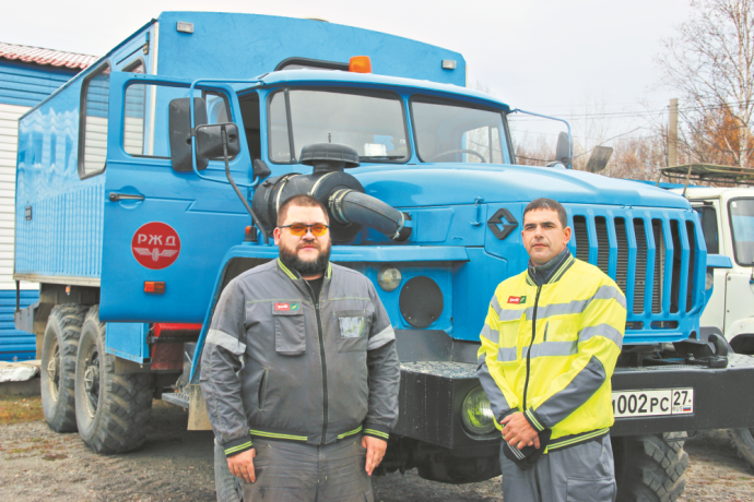 Сквозь тайгу на выручку Сквозь тайгу на выручку