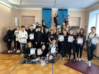 "Дистанция пешеходная - связка": Юные туристы Тында покоряют вершины!