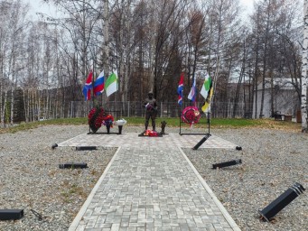В Тынде возбуждено дело об осквернении памятника погибшим в СВО.