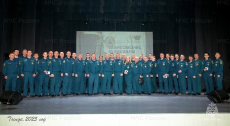 Награждение в Тынде: Признание заслуг сотрудников МЧС и помощников.