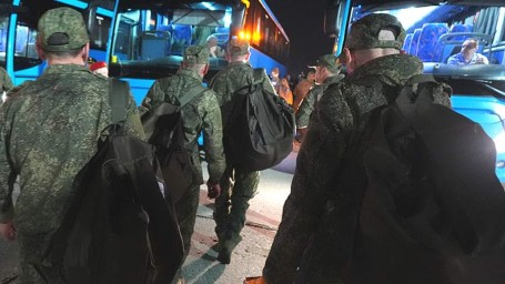 Россия вернула первую группу военнослужащих до 25 лет из украинского плена
