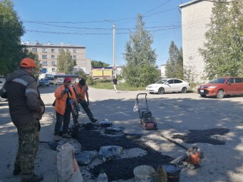 ​Продолжается текущий ямочный ремонт улично-дорожной сети города