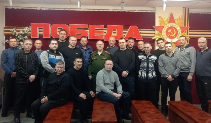 Ветеран Вооруженных сил РФ встретился в музее с молодёжью