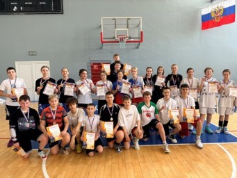 Юные баскетболисты сразились за победу в преддверии Дня Победы